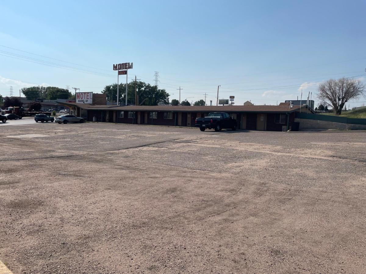 Round-up Motel *